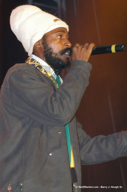 Lutan Fyah - Red Stripe Reggae Sumfest 2005 - Dancehall Night - July 21th, 2005 - Negril Travel Guide, Negril Jamaica WI - http://www.negriltravelguide.com - info@negriltravelguide.com...!