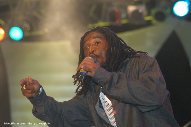 Prophecy - Red Stripe Reggae Sumfest 2005 - International Night - July 22th, 2005 - Negril Travel Guide, Negril Jamaica WI - http://www.negriltravelguide.com - info@negriltravelguide.com...!