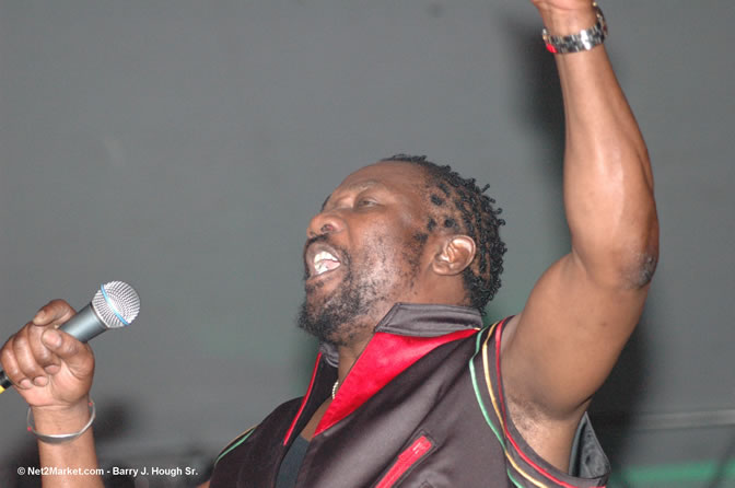 Toots and The Maytails - Red Stripe Reggae Sumfest 2005 - International Night #2 - July 23th, 2005 - Negril Travel Guide, Negril Jamaica WI - http://www.negriltravelguide.com - info@negriltravelguide.com...!