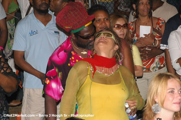 Beres Hammond - Red Stripe Reggae Sumfest 2007 - Zenith - Saturday, July 21, 2007 - Catherine Hall, Montego Bay, St James, Jamaica W.I. - Negril Travel Guide, Negril Jamaica WI - http://www.negriltravelguide.com - info@negriltravelguide.com...!