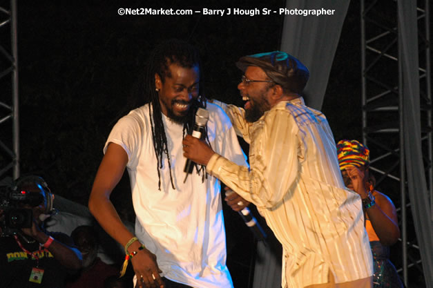 Beres Hammond - Red Stripe Reggae Sumfest 2007 - Zenith - Saturday, July 21, 2007 - Catherine Hall, Montego Bay, St James, Jamaica W.I. - Negril Travel Guide, Negril Jamaica WI - http://www.negriltravelguide.com - info@negriltravelguide.com...!