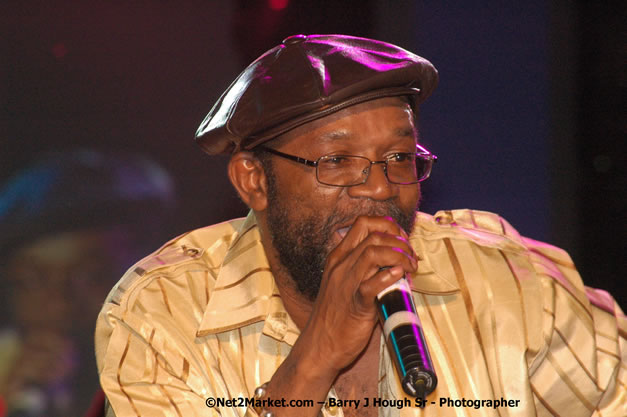 Beres Hammond - Red Stripe Reggae Sumfest 2007 - Zenith - Saturday, July 21, 2007 - Catherine Hall, Montego Bay, St James, Jamaica W.I. - Negril Travel Guide, Negril Jamaica WI - http://www.negriltravelguide.com - info@negriltravelguide.com...!