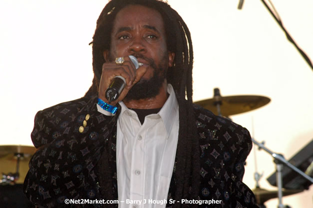 Half Pint - Red Stripe Reggae Sumfest 2007 - Zenith - Saturday, July 21, 2007 - Catherine Hall, Montego Bay, St James, Jamaica W.I. - Negril Travel Guide, Negril Jamaica WI - http://www.negriltravelguide.com - info@negriltravelguide.com...!