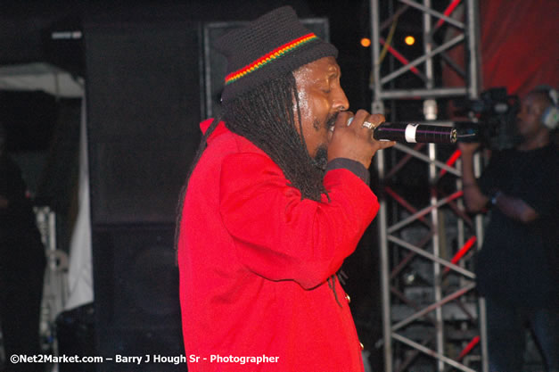 Mackie Conscious - Red Stripe Reggae Sumfest 2007 - Zenith - Saturday, July 21, 2007 - Catherine Hall, Montego Bay, St James, Jamaica W.I. - Negril Travel Guide, Negril Jamaica WI - http://www.negriltravelguide.com - info@negriltravelguide.com...!