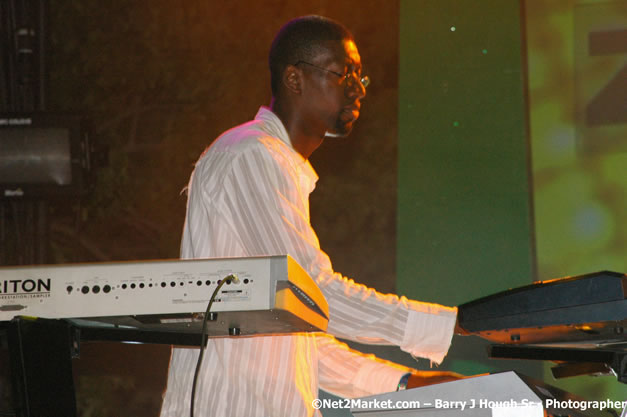 Tanya Stephens - Red Stripe Reggae Sumfest 2007 - Zenith - Saturday, July 21, 2007 - Catherine Hall, Montego Bay, St James, Jamaica W.I. - Negril Travel Guide, Negril Jamaica WI - http://www.negriltravelguide.com - info@negriltravelguide.com...!