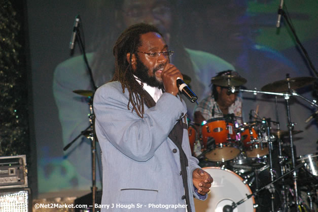 Tarrus Riley - Red Stripe Reggae Sumfest 2007 - Zenith - Saturday, July 21, 2007 - Catherine Hall, Montego Bay, St James, Jamaica W.I. - Negril Travel Guide, Negril Jamaica WI - http://www.negriltravelguide.com - info@negriltravelguide.com...!