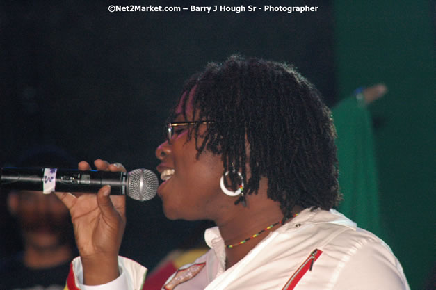 Tarrus Riley - Red Stripe Reggae Sumfest 2007 - Zenith - Saturday, July 21, 2007 - Catherine Hall, Montego Bay, St James, Jamaica W.I. - Negril Travel Guide, Negril Jamaica WI - http://www.negriltravelguide.com - info@negriltravelguide.com...!