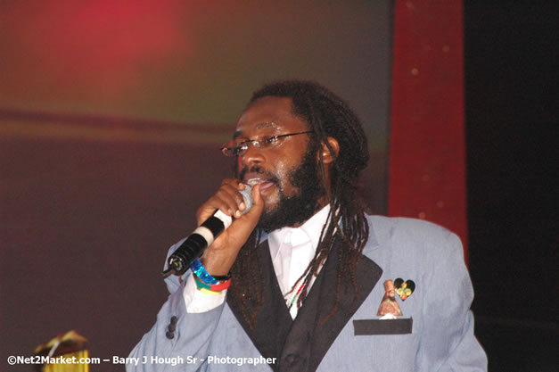 Tarrus Riley - Red Stripe Reggae Sumfest 2007 - Zenith - Saturday, July 21, 2007 - Catherine Hall, Montego Bay, St James, Jamaica W.I. - Negril Travel Guide, Negril Jamaica WI - http://www.negriltravelguide.com - info@negriltravelguide.com...!