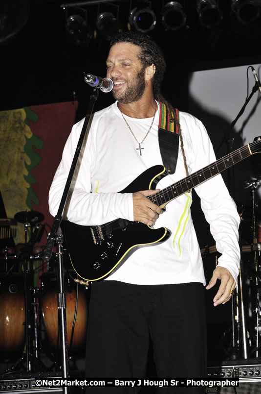 Andy Vernon @ Red Stripe Reggae Sumfest 2008 International Night 2, Catherine Hall, Montego Bay - Saturday, July 19, 2008 - Reggae Sumfest 2008 July 13 - July 19, 2008 - Photographs by Net2Market.com - Barry J. Hough Sr. Photojournalist/Photograper - Photographs taken with a Nikon D300 - Negril Travel Guide, Negril Jamaica WI - http://www.negriltravelguide.com - info@negriltravelguide.com...!