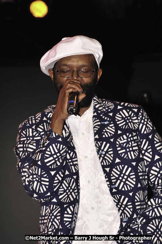 Beres Hammond @ Red Stripe Reggae Sumfest 2008 International Night 2, Catherine Hall, Montego Bay - Saturday, July 19, 2008 - Reggae Sumfest 2008 July 13 - July 19, 2008 - Photographs by Net2Market.com - Barry J. Hough Sr. Photojournalist/Photograper - Photographs taken with a Nikon D300 - Negril Travel Guide, Negril Jamaica WI - http://www.negriltravelguide.com - info@negriltravelguide.com...!