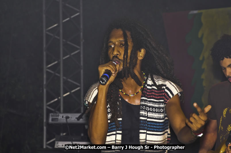 Rootz Underground @ Red Stripe Reggae Sumfest 2008 International Night 2, Catherine Hall, Montego Bay - Saturday, July 19, 2008 - Reggae Sumfest 2008 July 13 - July 19, 2008 - Photographs by Net2Market.com - Barry J. Hough Sr. Photojournalist/Photograper - Photographs taken with a Nikon D300 - Negril Travel Guide, Negril Jamaica WI - http://www.negriltravelguide.com - info@negriltravelguide.com...!