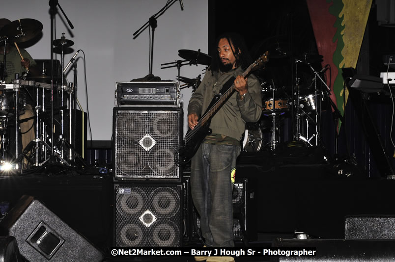 Rootz Underground @ Red Stripe Reggae Sumfest 2008 International Night 2, Catherine Hall, Montego Bay - Saturday, July 19, 2008 - Reggae Sumfest 2008 July 13 - July 19, 2008 - Photographs by Net2Market.com - Barry J. Hough Sr. Photojournalist/Photograper - Photographs taken with a Nikon D300 - Negril Travel Guide, Negril Jamaica WI - http://www.negriltravelguide.com - info@negriltravelguide.com...!