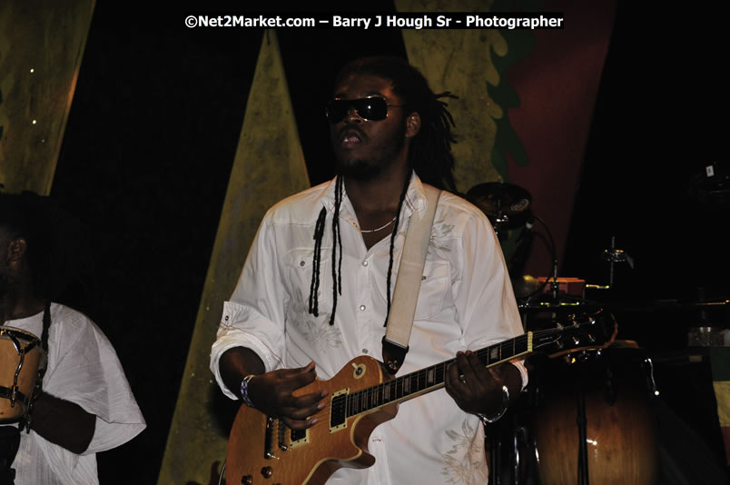 Tarrus Riley @ Red Stripe Reggae Sumfest 2008 International Night 2, Catherine Hall, Montego Bay - Saturday, July 19, 2008 - Reggae Sumfest 2008 July 13 - July 19, 2008 - Photographs by Net2Market.com - Barry J. Hough Sr. Photojournalist/Photograper - Photographs taken with a Nikon D300 - Negril Travel Guide, Negril Jamaica WI - http://www.negriltravelguide.com - info@negriltravelguide.com...!