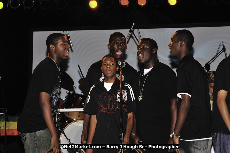 Tarrus Riley @ Red Stripe Reggae Sumfest 2008 International Night 2, Catherine Hall, Montego Bay - Saturday, July 19, 2008 - Reggae Sumfest 2008 July 13 - July 19, 2008 - Photographs by Net2Market.com - Barry J. Hough Sr. Photojournalist/Photograper - Photographs taken with a Nikon D300 - Negril Travel Guide, Negril Jamaica WI - http://www.negriltravelguide.com - info@negriltravelguide.com...!