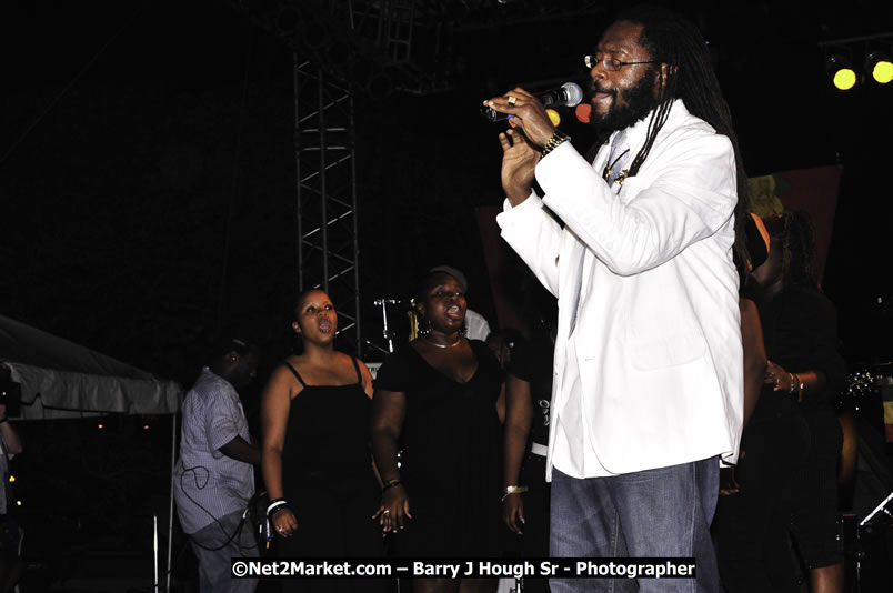 Tarrus Riley @ Red Stripe Reggae Sumfest 2008 International Night 2, Catherine Hall, Montego Bay - Saturday, July 19, 2008 - Reggae Sumfest 2008 July 13 - July 19, 2008 - Photographs by Net2Market.com - Barry J. Hough Sr. Photojournalist/Photograper - Photographs taken with a Nikon D300 - Negril Travel Guide, Negril Jamaica WI - http://www.negriltravelguide.com - info@negriltravelguide.com...!