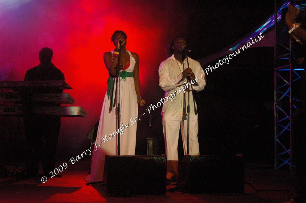 Etana @ Reggae Sumfest 2009 - International Night 2 - Reggae Sumfest 2009,Catherine Hall, Montego Bay, St. James, Jamaica W.I. - Saturday, July 25, 2009 - Reggae Sumfest 2009, July 19 - 25, 2009 - Photographs by Net2Market.com - Barry J. Hough Sr. Photojournalist/Photograper - Photographs taken with a Nikon D70, D100, or D300 - Negril Travel Guide, Negril Jamaica WI - http://www.negriltravelguide.com - info@negriltravelguide.com...!