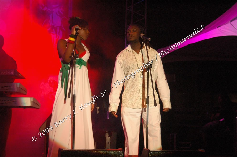 Etana @ Reggae Sumfest 2009 - International Night 2 - Reggae Sumfest 2009,Catherine Hall, Montego Bay, St. James, Jamaica W.I. - Saturday, July 25, 2009 - Reggae Sumfest 2009, July 19 - 25, 2009 - Photographs by Net2Market.com - Barry J. Hough Sr. Photojournalist/Photograper - Photographs taken with a Nikon D70, D100, or D300 - Negril Travel Guide, Negril Jamaica WI - http://www.negriltravelguide.com - info@negriltravelguide.com...!