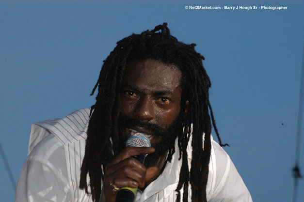 Buju Banton - Red Stripe Reggae Sumfest 2006 - The Summit - Jamaica's Greatest, The World's Best - Saturday, July 22, 2006 - Montego Bay, Jamaica - Negril Travel Guide, Negril Jamaica WI - http://www.negriltravelguide.com - info@negriltravelguide.com...!