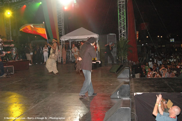 Damian Marley - Red Stripe Reggae Sumfest 2006 - The Summit - Jamaica's Greatest, The World's Best - Saturday, July 22, 2006 - Montego Bay, Jamaica - Negril Travel Guide, Negril Jamaica WI - http://www.negriltravelguide.com - info@negriltravelguide.com...!