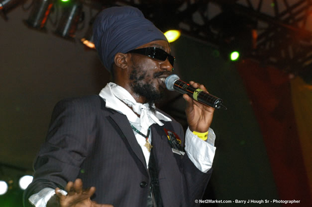 Sizzla - Ignition - The Internation Fire Blazes - Friday, July 21, 2006 - Montego Bay, Jamaica - Negril Travel Guide, Negril Jamaica WI - http://www.negriltravelguide.com - info@negriltravelguide.com...!