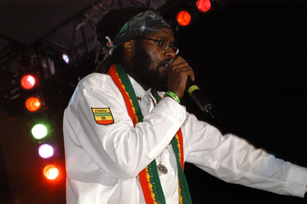 Tarrus Riley - Red Stripe Reggae Sumfest 2006 - The Summit - Jamaica's Greatest, The World's Best - Saturday, July 22, 2006 - Montego Bay, Jamaica - Negril Travel Guide, Negril Jamaica WI - http://www.negriltravelguide.com - info@negriltravelguide.com...!