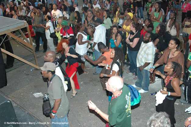 Venue & Audience - Ignition - The Internation Fire Blazes - Friday, July 21, 2006 - Montego Bay, Jamaica - Negril Travel Guide, Negril Jamaica WI - http://www.negriltravelguide.com - info@negriltravelguide.com...!