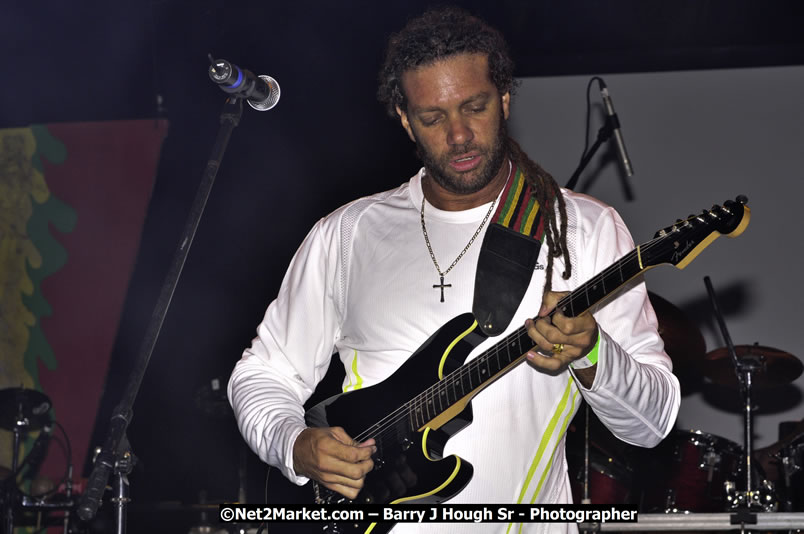 Andy Vernon @ Reggae Sumfest 2008 International Night 2, Catherine Hall, Montego Bay - Saturday, July 19, 2008 - Reggae Sumfest 2008 July 13 - July 19, 2008 - Photographs by Net2Market.com - Barry J. Hough Sr. Photojournalist/Photograper - Photographs taken with a Nikon D300 - Negril Travel Guide, Negril Jamaica WI - http://www.negriltravelguide.com - info@negriltravelguide.com...!