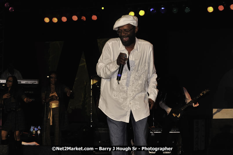 Beres Hammond @ Reggae Sumfest 2008 International Night 2, Catherine Hall, Montego Bay - Saturday, July 19, 2008 - Reggae Sumfest 2008 July 13 - July 19, 2008 - Photographs by Net2Market.com - Barry J. Hough Sr. Photojournalist/Photograper - Photographs taken with a Nikon D300 - Negril Travel Guide, Negril Jamaica WI - http://www.negriltravelguide.com - info@negriltravelguide.com...!