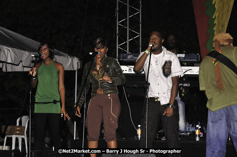 Bonafide @ Reggae Sumfest 2008 International Night 2, Catherine Hall, Montego Bay - Saturday, July 19, 2008 - Reggae Sumfest 2008 July 13 - July 19, 2008 - Photographs by Net2Market.com - Barry J. Hough Sr. Photojournalist/Photograper - Photographs taken with a Nikon D300 - Negril Travel Guide, Negril Jamaica WI - http://www.negriltravelguide.com - info@negriltravelguide.com...!