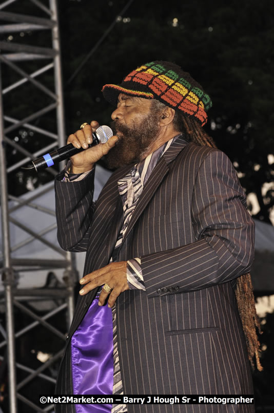 John Holt @ Reggae Sumfest 2008 International Night 2, Catherine Hall, Montego Bay - Saturday, July 19, 2008 - Reggae Sumfest 2008 July 13 - July 19, 2008 - Photographs by Net2Market.com - Barry J. Hough Sr. Photojournalist/Photograper - Photographs taken with a Nikon D300 - Negril Travel Guide, Negril Jamaica WI - http://www.negriltravelguide.com - info@negriltravelguide.com...!