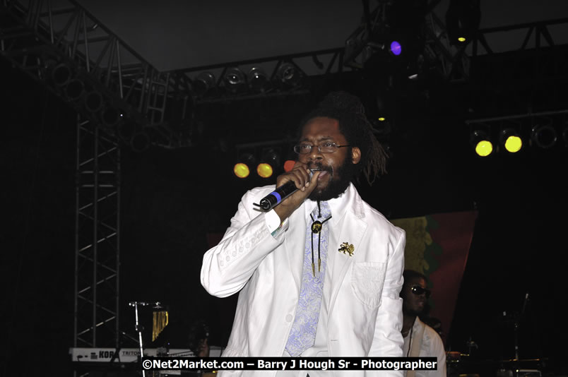 Tarrus Riley @ Reggae Sumfest 2008 International Night 2, Catherine Hall, Montego Bay - Saturday, July 19, 2008 - Reggae Sumfest 2008 July 13 - July 19, 2008 - Photographs by Net2Market.com - Barry J. Hough Sr. Photojournalist/Photograper - Photographs taken with a Nikon D300 - Negril Travel Guide, Negril Jamaica WI - http://www.negriltravelguide.com - info@negriltravelguide.com...!