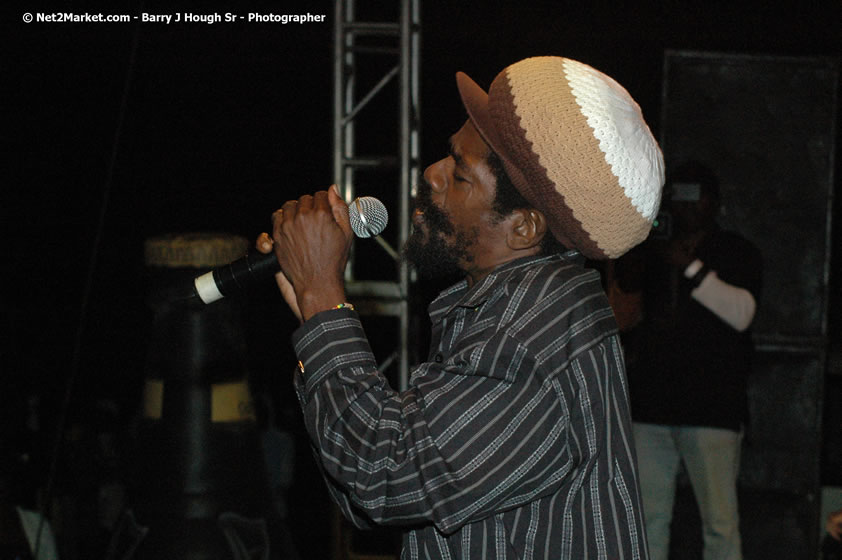 Coco Tea - Smile Jamaica, Nine Miles, St Anns, Jamaica - Saturday, February 10, 2007 - The Smile Jamaica Concert, a symbolic homecoming in Bob Marley's birthplace of Nine Miles - Negril Travel Guide, Negril Jamaica WI - http://www.negriltravelguide.com - info@negriltravelguide.com...!