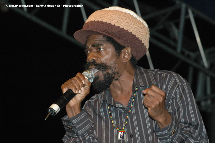 Coco Tea - Smile Jamaica, Nine Miles, St Anns, Jamaica - Saturday, February 10, 2007 - The Smile Jamaica Concert, a symbolic homecoming in Bob Marley's birthplace of Nine Miles - Negril Travel Guide, Negril Jamaica WI - http://www.negriltravelguide.com - info@negriltravelguide.com...!