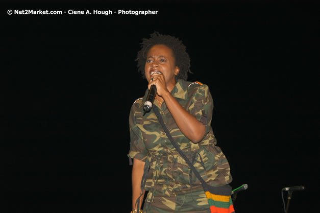 Etana - Smile Jamaica, Nine Miles, St Anns, Jamaica - Saturday, February 10, 2007 - The Smile Jamaica Concert, a symbolic homecoming in Bob Marley's birthplace of Nine Miles - Negril Travel Guide, Negril Jamaica WI - http://www.negriltravelguide.com - info@negriltravelguide.com...!