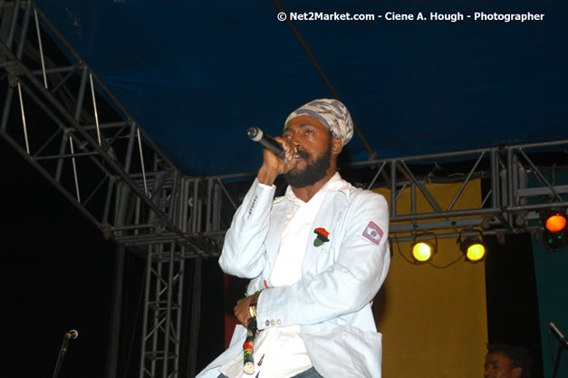 Lutan Fyah - Smile Jamaica, Nine Miles, St Anns, Jamaica - Saturday, February 10, 2007 - The Smile Jamaica Concert, a symbolic homecoming in Bob Marley's birthplace of Nine Miles - Negril Travel Guide, Negril Jamaica WI - http://www.negriltravelguide.com - info@negriltravelguide.com...!