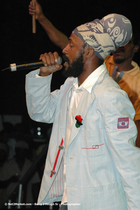 Lutan Fyah - Smile Jamaica, Nine Miles, St Anns, Jamaica - Saturday, February 10, 2007 - The Smile Jamaica Concert, a symbolic homecoming in Bob Marley's birthplace of Nine Miles - Negril Travel Guide, Negril Jamaica WI - http://www.negriltravelguide.com - info@negriltravelguide.com...!