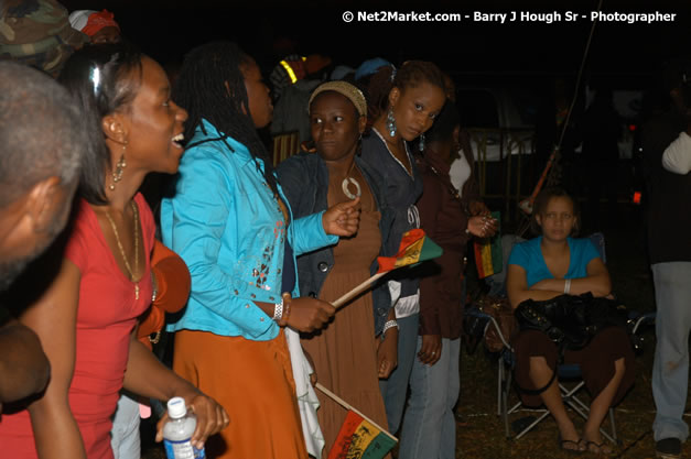 Venue and Audience - Smile Jamaica, Nine Miles, St Anns, Jamaica - Saturday, February 10, 2007 - The Smile Jamaica Concert, a symbolic homecoming in Bob Marley's birthplace of Nine Miles - Negril Travel Guide, Negril Jamaica WI - http://www.negriltravelguide.com - info@negriltravelguide.com...!