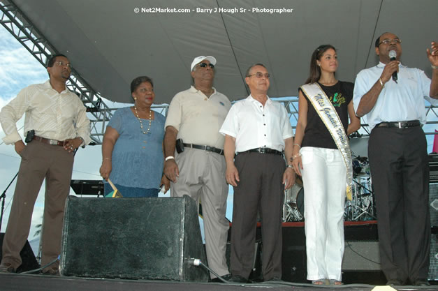 The Ministry of Toursim & The Jamaica Tourist Board present Tourism Awareness Concert in Commemoration of the Start of the 07/08 Winter Tourist Season - Guest Performers: Third World, Tessane Chin, Etana, Assassin, One Third, Christopher Martin, Gumption Band - Saturday, December 15, 2007 - Old Hospital Site, on the Hip Strip, Montego Bay, Jamaica W.I. - Photographs by Net2Market.com - Barry J. Hough Sr, Photographer - Negril Travel Guide, Negril Jamaica WI - http://www.negriltravelguide.com - info@negriltravelguide.com...!