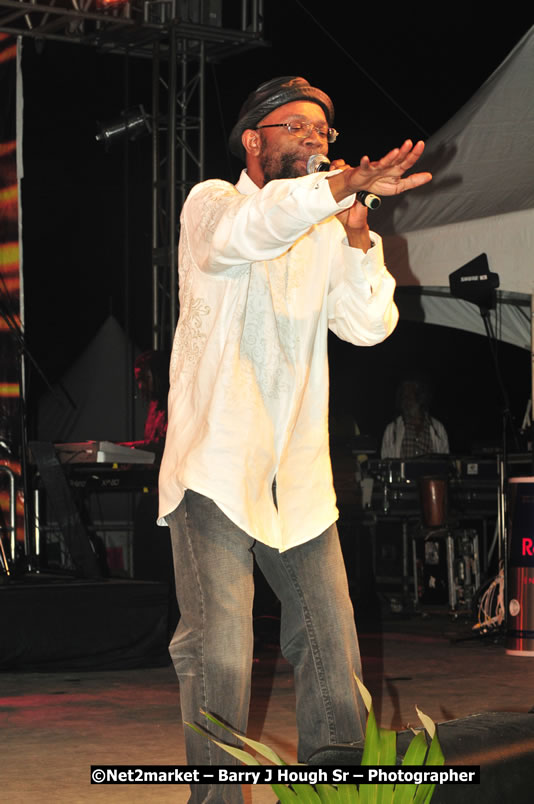 Beres Hammond @ Unite The People An International Reggae Fest, Featuring: Beres Hammond, Coco T, Queen Ifrica, Khalil, Cameal Davis, Iley Dread, Rochelle, Geoffrey Star, Ras Penco, Kool DeLoy, Otis Gayle, J.McKay, Tiney Winey, Venue at Norman Manley Boulevard, Negril, Westmoreland, Jamaica - Saturday, April 4, 2009 - Photographs by Net2Market.com - Barry J. Hough Sr, Photographer/Photojournalist - Negril Travel Guide, Negril Jamaica WI - http://www.negriltravelguide.com - info@negriltravelguide.com...!