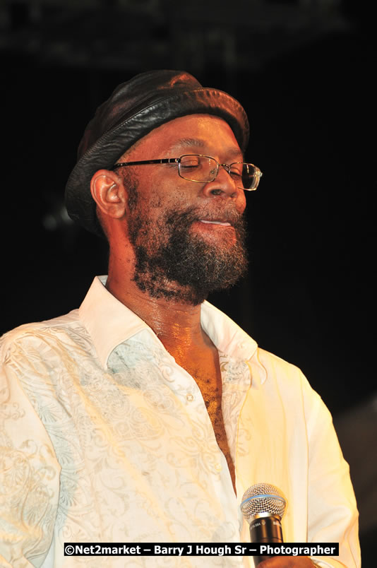 Beres Hammond @ Unite The People An International Reggae Fest, Featuring: Beres Hammond, Coco T, Queen Ifrica, Khalil, Cameal Davis, Iley Dread, Rochelle, Geoffrey Star, Ras Penco, Kool DeLoy, Otis Gayle, J.McKay, Tiney Winey, Venue at Norman Manley Boulevard, Negril, Westmoreland, Jamaica - Saturday, April 4, 2009 - Photographs by Net2Market.com - Barry J. Hough Sr, Photographer/Photojournalist - Negril Travel Guide, Negril Jamaica WI - http://www.negriltravelguide.com - info@negriltravelguide.com...!