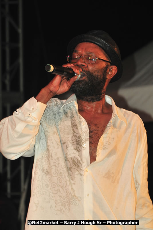 Beres Hammond @ Unite The People An International Reggae Fest, Featuring: Beres Hammond, Coco T, Queen Ifrica, Khalil, Cameal Davis, Iley Dread, Rochelle, Geoffrey Star, Ras Penco, Kool DeLoy, Otis Gayle, J.McKay, Tiney Winey, Venue at Norman Manley Boulevard, Negril, Westmoreland, Jamaica - Saturday, April 4, 2009 - Photographs by Net2Market.com - Barry J. Hough Sr, Photographer/Photojournalist - Negril Travel Guide, Negril Jamaica WI - http://www.negriltravelguide.com - info@negriltravelguide.com...!