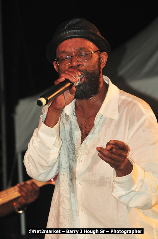 Beres Hammond @ Unite The People An International Reggae Fest, Featuring: Beres Hammond, Coco T, Queen Ifrica, Khalil, Cameal Davis, Iley Dread, Rochelle, Geoffrey Star, Ras Penco, Kool DeLoy, Otis Gayle, J.McKay, Tiney Winey, Venue at Norman Manley Boulevard, Negril, Westmoreland, Jamaica - Saturday, April 4, 2009 - Photographs by Net2Market.com - Barry J. Hough Sr, Photographer/Photojournalist - Negril Travel Guide, Negril Jamaica WI - http://www.negriltravelguide.com - info@negriltravelguide.com...!