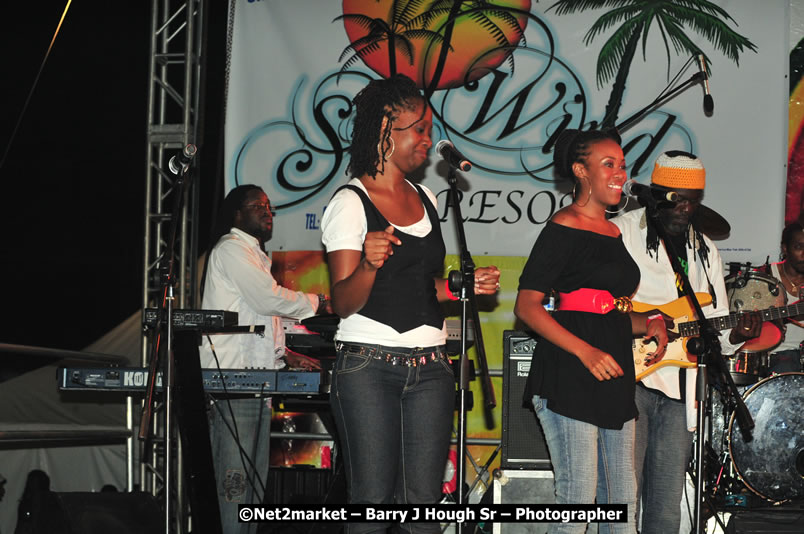 Coco T @ Unite The People An International Reggae Fest, Featuring: Beres Hammond, Coco T, Queen Ifrica, Khalil, Cameal Davis, Iley Dread, Rochelle, Geoffrey Star, Ras Penco, Kool DeLoy, Otis Gayle, J.McKay, Tiney Winey, Venue at Norman Manley Boulevard, Negril, Westmoreland, Jamaica - Saturday, April 4, 2009 - Photographs by Net2Market.com - Barry J. Hough Sr, Photographer/Photojournalist - Negril Travel Guide, Negril Jamaica WI - http://www.negriltravelguide.com - info@negriltravelguide.com...!